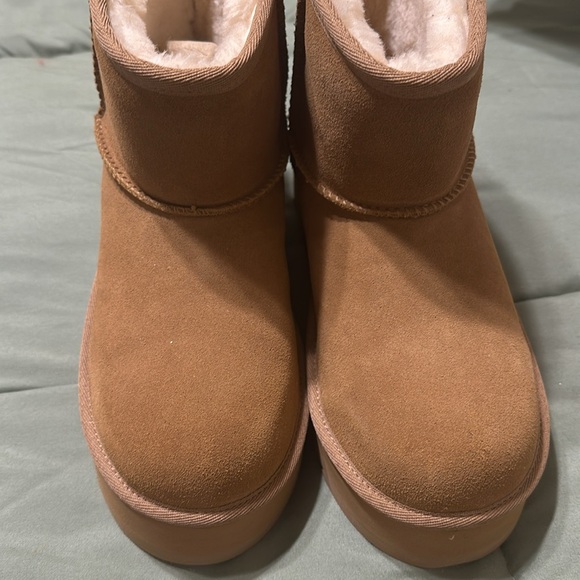Classic Mini Suede Ugg - Picture 5 of 6